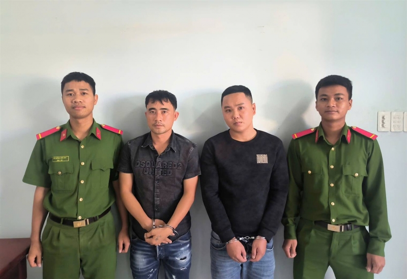 Tống Văn Quân và Đào Tân Long sau khi bị khởi tố, bắt tạm giam. (Ảnh: CA Ninh Thuận)