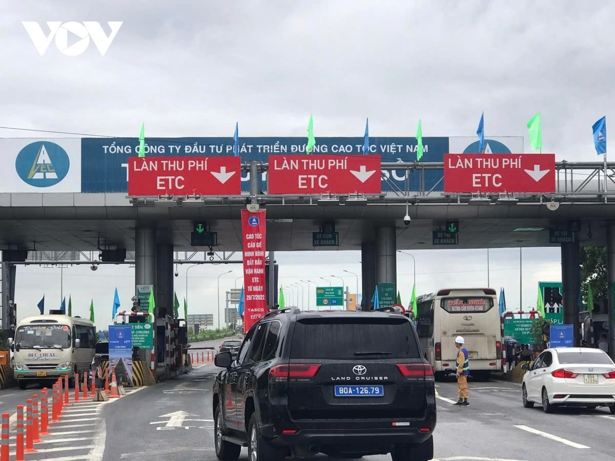 Trạm thu phí cao tốc Cầu Giẽ-Ninh Bình.