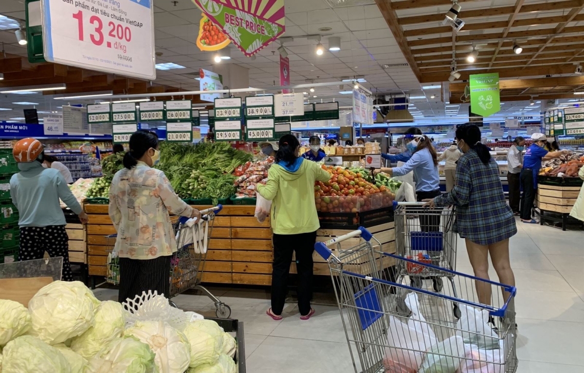 Khi xem xét thu nhập chịu thuế, cần tính đến chi phí cần thiết để tạo ra thu nhập, bao gồm cả chi phí sinh hoạt hàng ngày như: đi lại, ăn uống, tái sản xuất sức lao động... (Ảnh minh họa: KT)