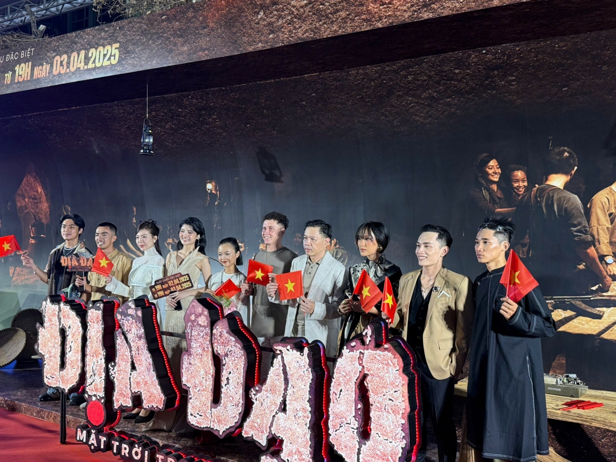 Dàn diễn viên trong "Địa đạo: Mặt trời trong bóng tối"