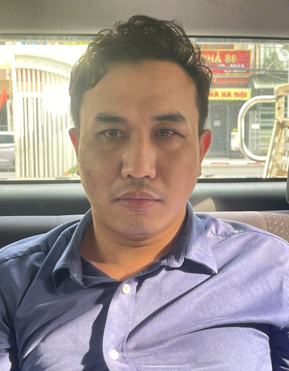 Đối tượng Nguyễn Đình Pháp được đưa về trụ sở Công an để lấy lời khai.