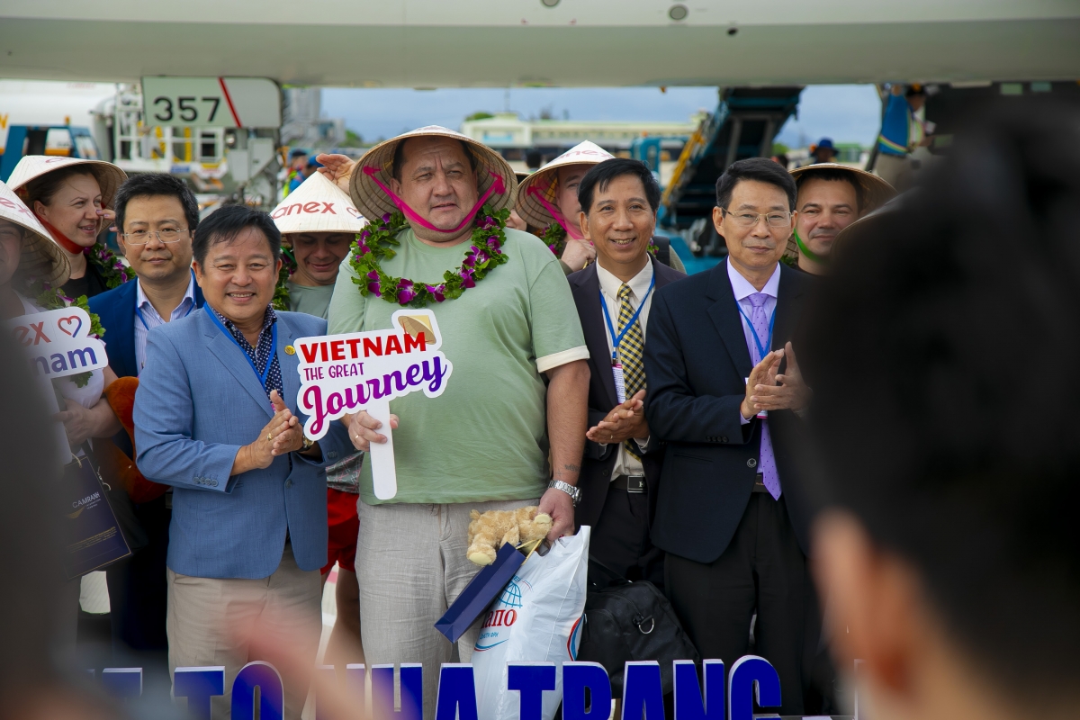 Du khách Nga được chào đón tại Nha Trang. Nguồn: Anex