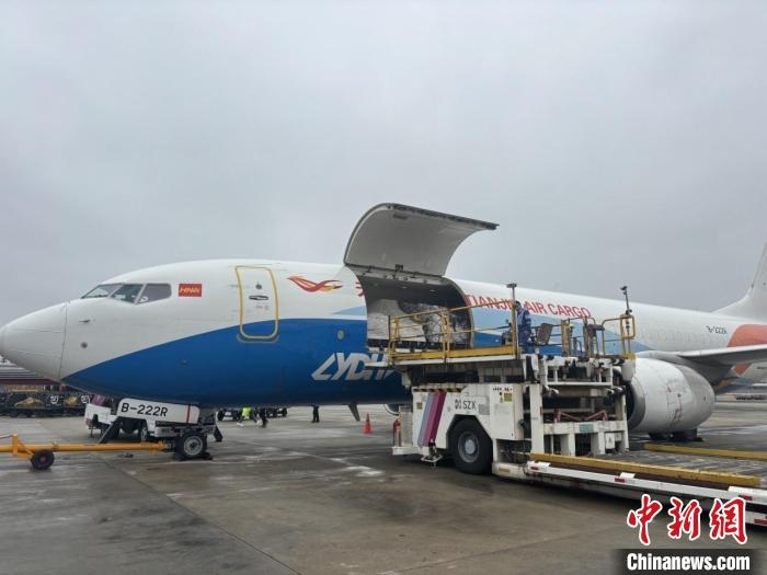 Đường bay vận chuyển hàng hóa quốc tế Thâm Quyến - TP.HCM chính thức khai trương. Ảnh: Chinanews