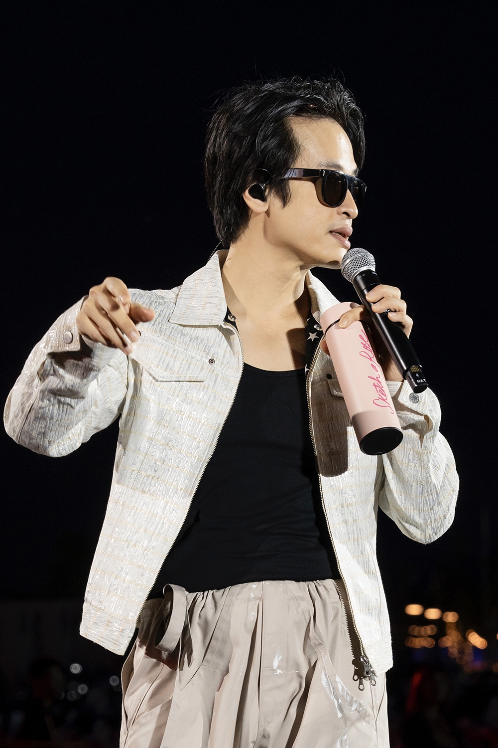 2 đêm concert lần này cũng đánh dấu lần đầu tiên quy tụ một dàn nhạc khổng lồ hơn 150 nghệ sĩ.