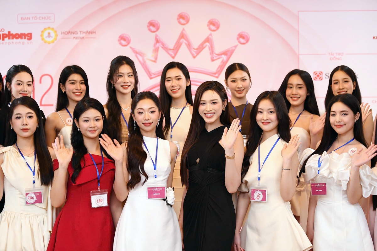 Đỗ Thị Hà cảm thấy hạnh phúc khi trở thành hình mẫu của một số thí sinh, đặc biệt là những cô gái đến từ Thanh Hóa.