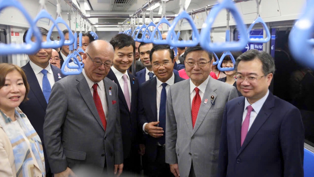 Lãnh đạo Việt Nam - Nhật Bản trải nghiệm Metro số 1 (ảnh P.N)