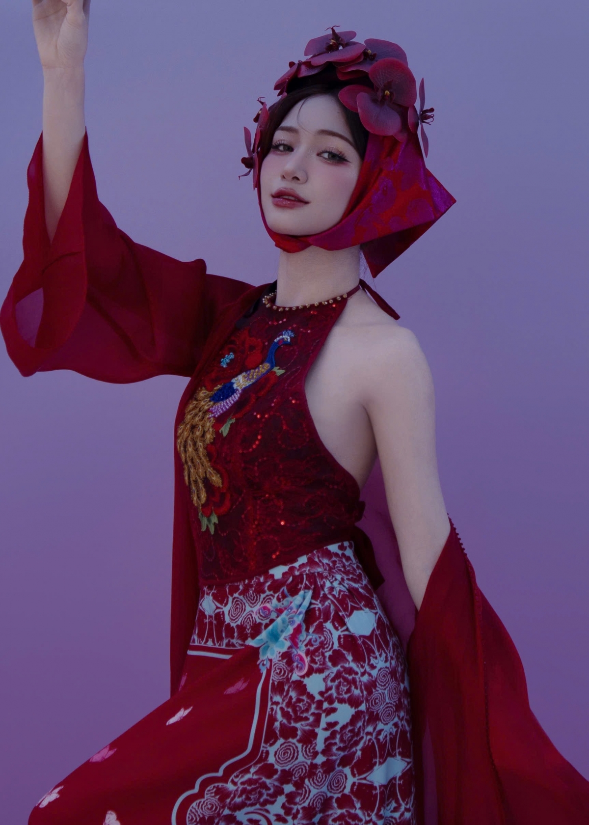 Các thiết kế dành cho Hòa Minzy của Cao Minh Tiến trong MV “Bắc Bling” nói riêng cũng như toàn bộ chặng đường làm thời trang của Cao Minh Tiến, đều mang mầu sắc riêng, sự hoà trộn nhuần nhuyễn giữa các chất liệu, sự kết hợp hài hoà giữa văn hoá truyền thống với xu hướng mốt hiện đại.