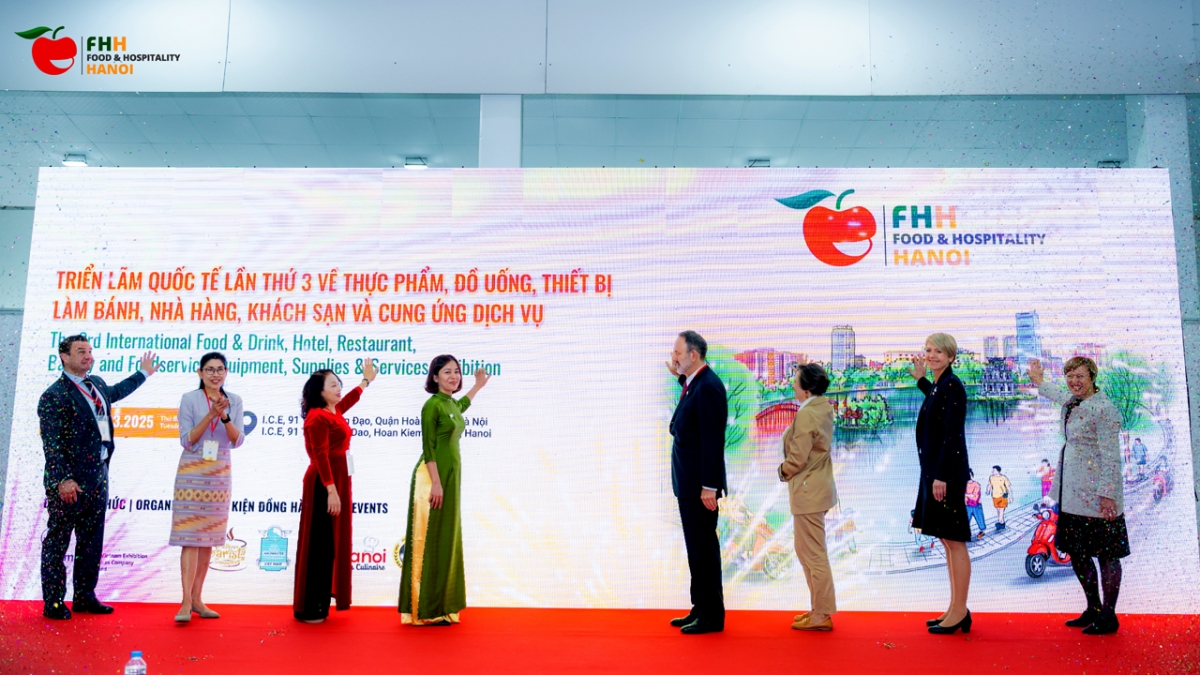 Ban tổ chức thực hiện nghi thức khai mạc triển lãm Food &amp; Hospitality Hanoi 2025