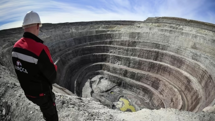 Nga và Ukraine vẫn đang tiếp tục thảo luận về thỏa thuận khoáng sản. Ảnh: Getty