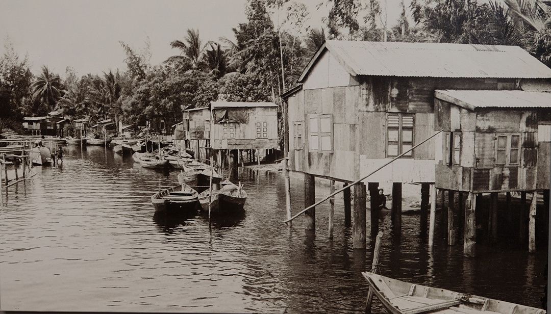 Khu nhà chồ tạm bợ bên bờ Đông Sông Hàn trước khi được giải tỏa. Ảnh: tư liệu