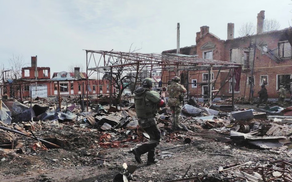 Lính Nga đánh chiếm thị trấn Sudzha. Ảnh: Guardian.