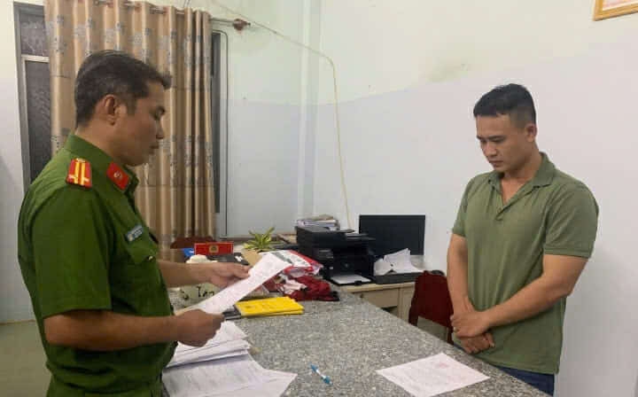 Ngô Minh Thông tại cơ quan công an