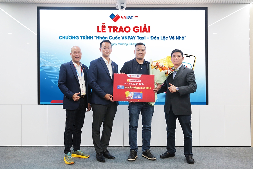 Ông Lê Xuân Tỉnh – Tài xế hãng Taxi Phù Đổng Eco đã đạt thưởng “1 lượng vàng SJC”. 