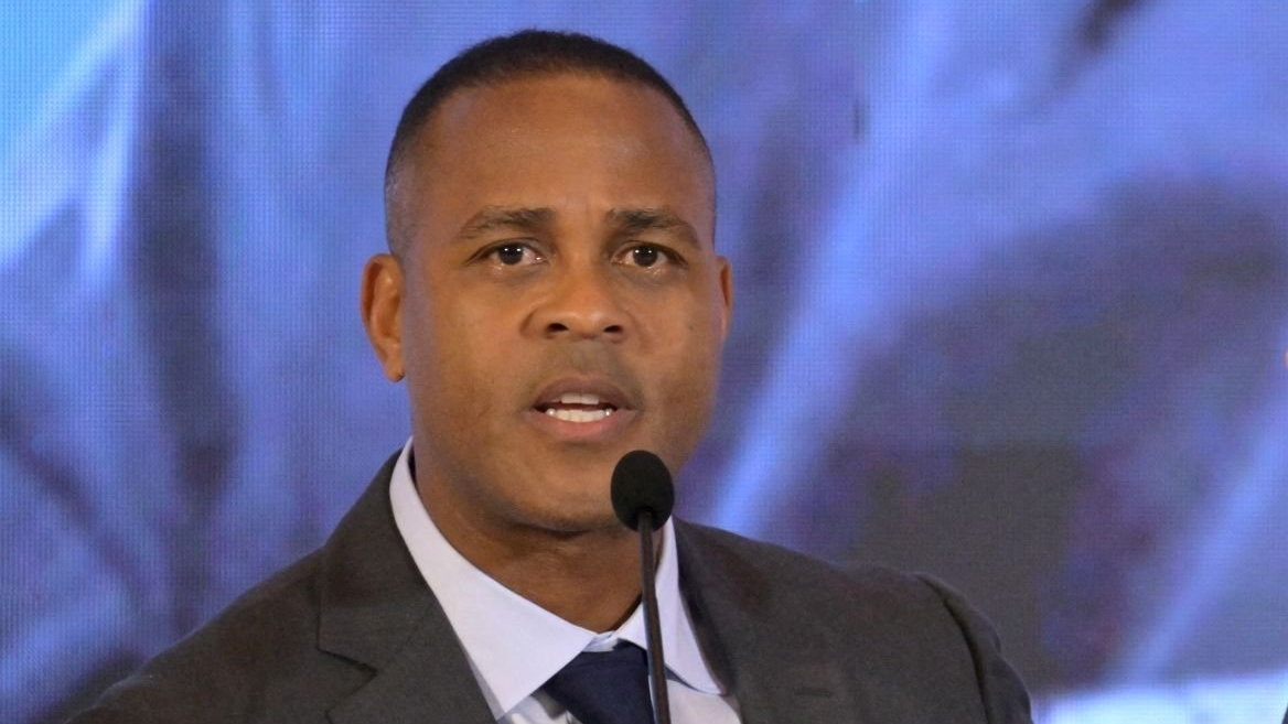 HLV Patrick Kluivert đặt mục tiêu thắng Indonesia (Ảnh: Getty Images).