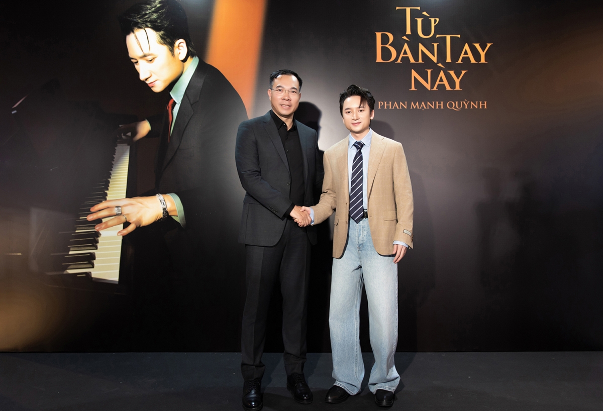 Phan Mạnh Quỳnh và vận động viên bắn súng Hoàng Xuân Vinh