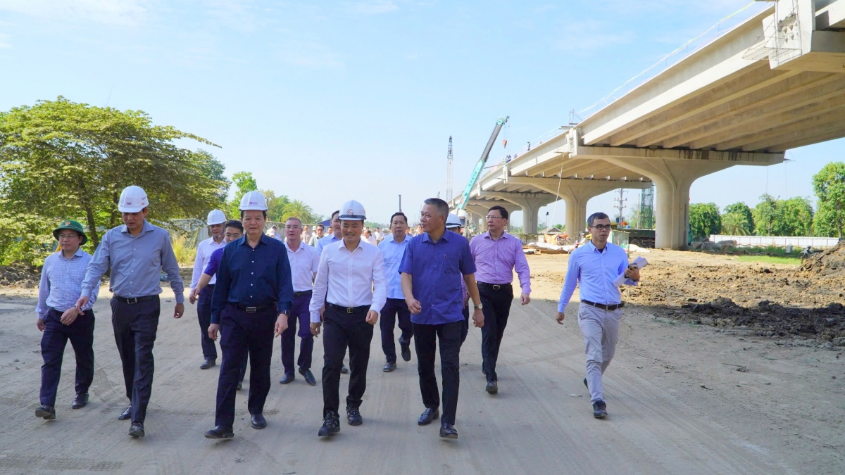 Phó Thủ tướng Mai Văn Chính kiểm tra thực tế tiến độ dự án sáng 11/3