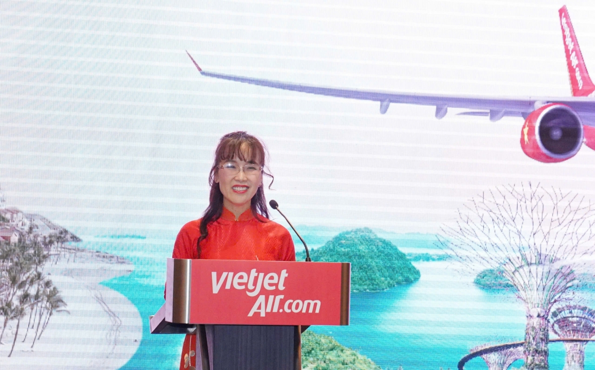 Tiến sỹ Nguyễn Thị Phương Thảo, Chủ tịch Vietjet phát biểu công bố đường bay mới