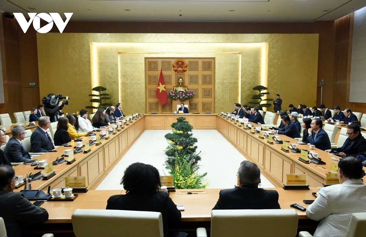 Vietnamese Prime Minister Pham Minh Chinh meets representatives from 21 US institutions in Hanoi on March 31