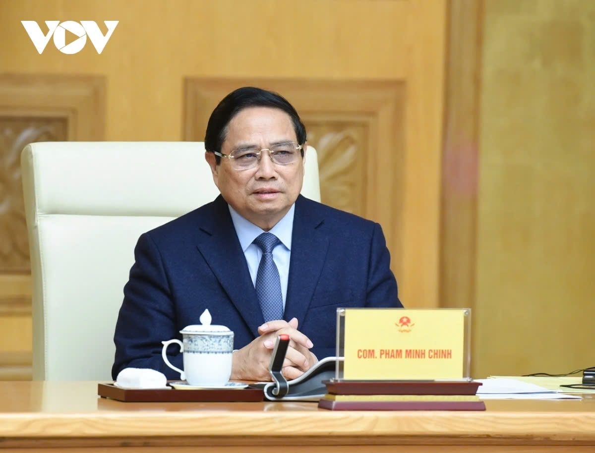Prime Minister Pham Minh Chinh speaks at a meeting with representatives from 21 US institutions in Hanoi on March 31