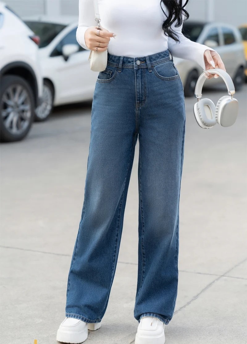 Quần cạp cao là trang phục phù hợp với người mập lùn. (Ảnh: Yody)