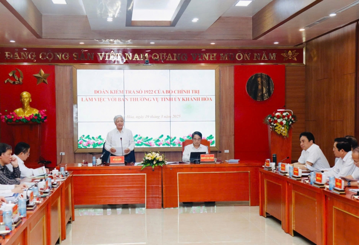 Quang cảnh buổi làm việc của Đoàn kiểm tra 1922 với Ban Thường vụ Tỉnh ủy Khánh Hòa