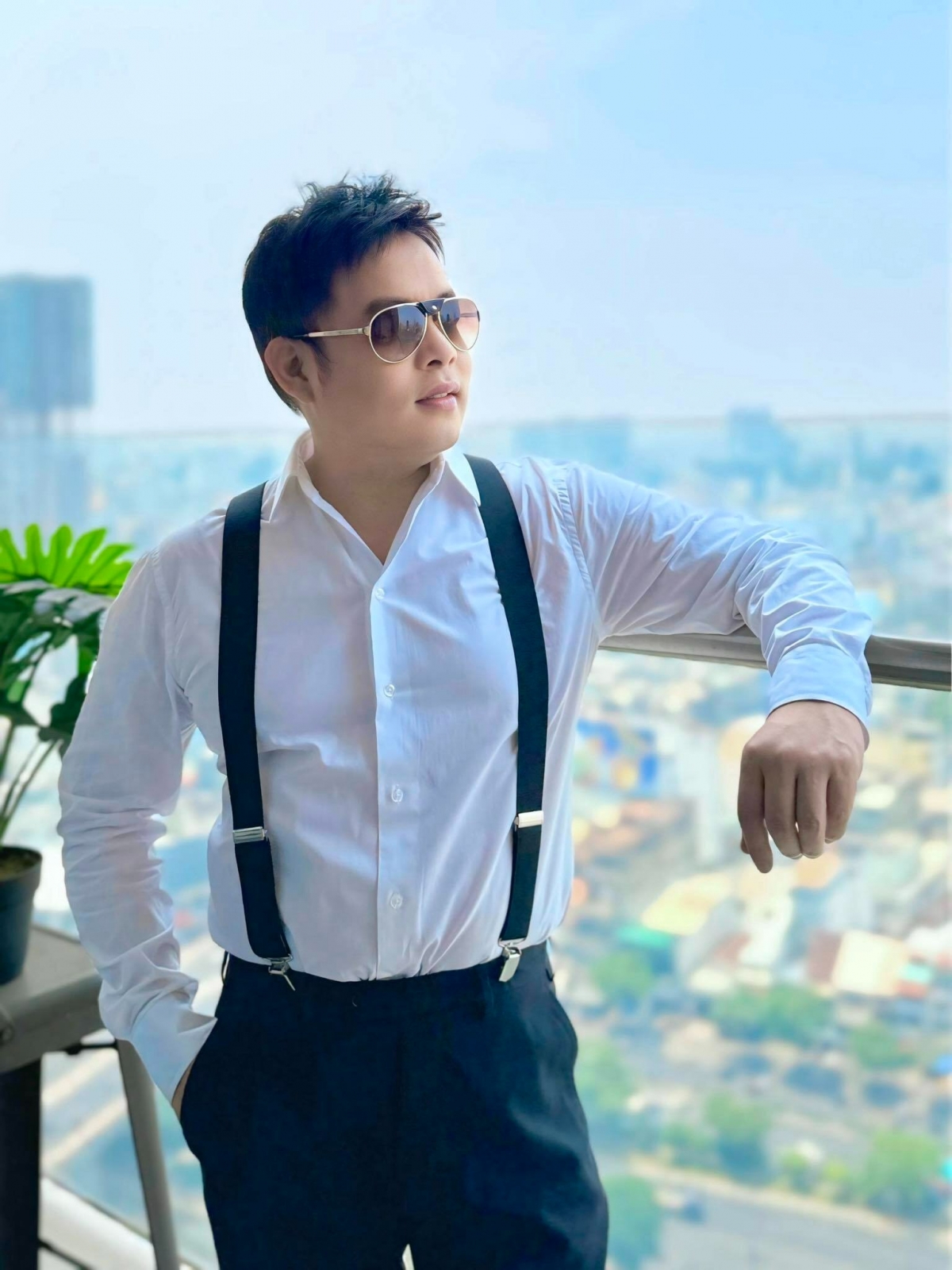 Người hâm mộ đồng loạt gởi lời chúc mừng ca sĩ Quang Lê khi anh đã có thể lấy lại phong độ trước đây. Một thời gian dài, khán giả không thể nhận ra Quang Lê vì anh tăng cân quá nhiều.