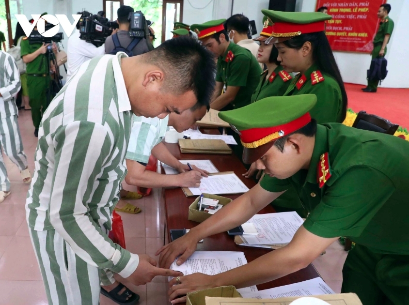 Được xem xét đặc xá khi chấp hành 1/3 thời gian phạt tù