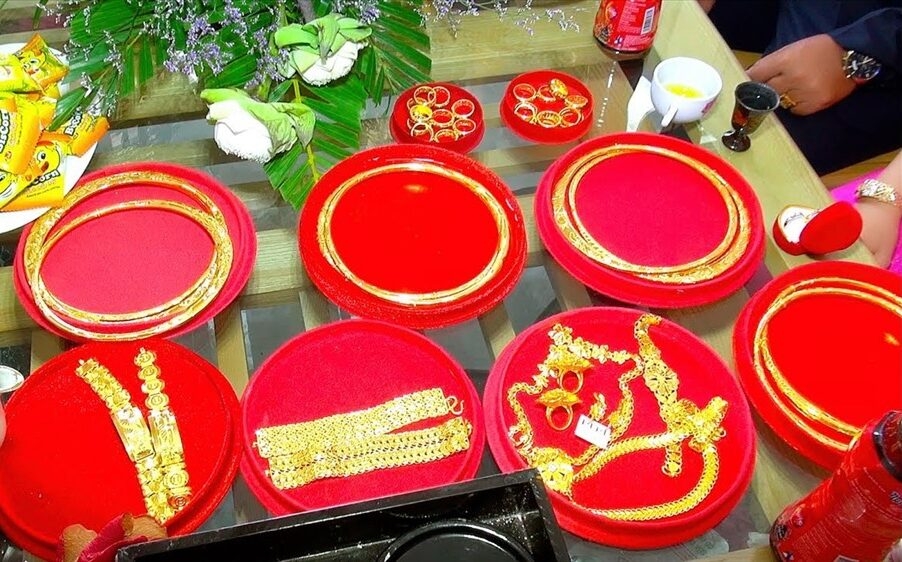 Gia đình nhà gái thẳng thừng đòi phải lo đủ sính lễ trị giá khoảng 500 triệu đồng (ảnh minh họa)