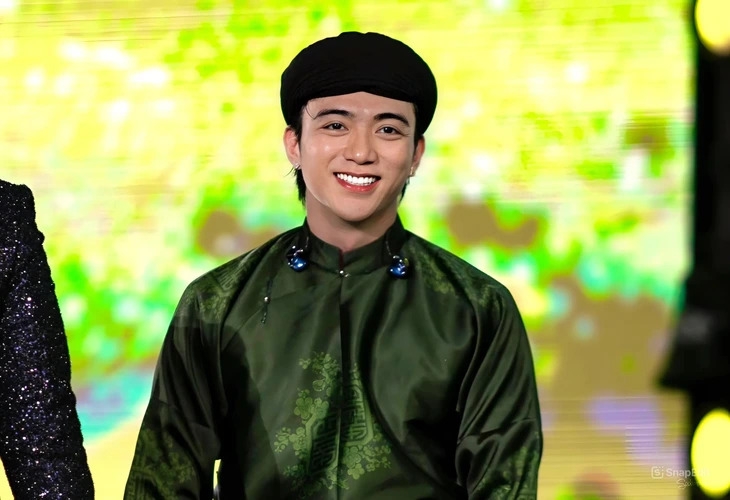 Nguyễn Huỳnh Sơn (ca sĩ Soobin Hoàng Sơn) là một trong 10 gương mặt trẻ Việt Nam tiêu biểu năm 2024, do Trung ương Đoàn bình chọn.