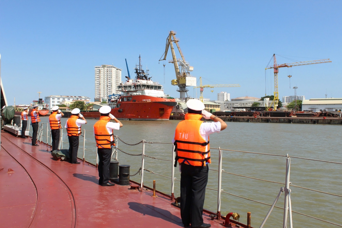 Tàu 09 cập cảng Lữ đoàn 171.