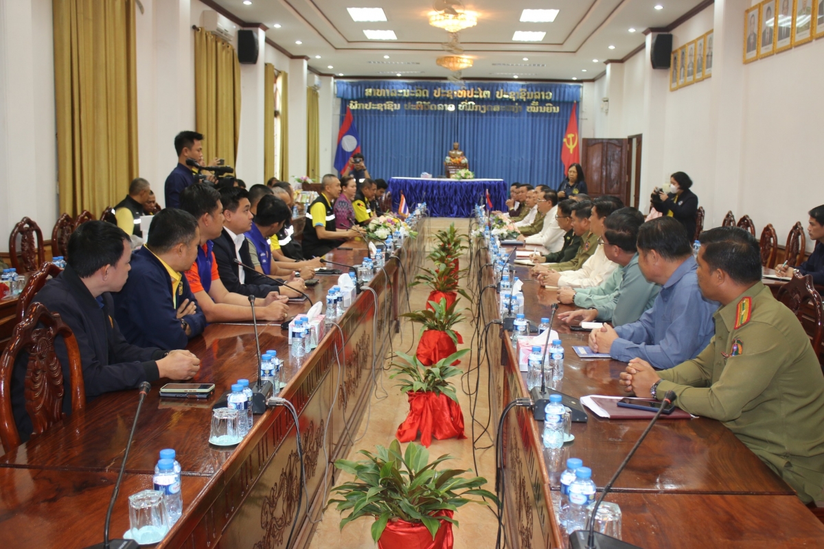 Tỉnh Bokeo (Lào) và tỉnh Chiangrai (Thái Lan) cùng trao đổi tìm hướng giải quyết vấn đề buôn bán, vận chuyển ma túy dọc biên giới sông Mê Công. Nguồn: Báo Bokeo