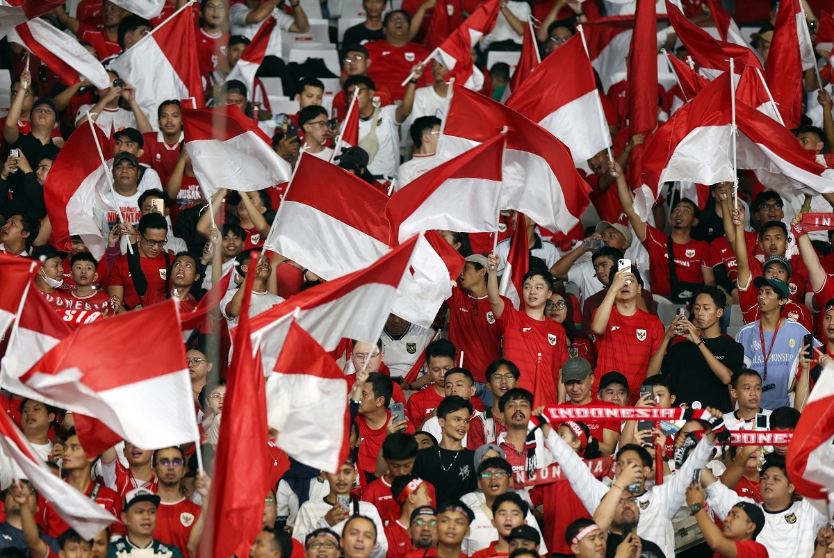 Rất đông CĐV Indonesia đến với sân Bung Karno. (Ảnh: Reuters). 