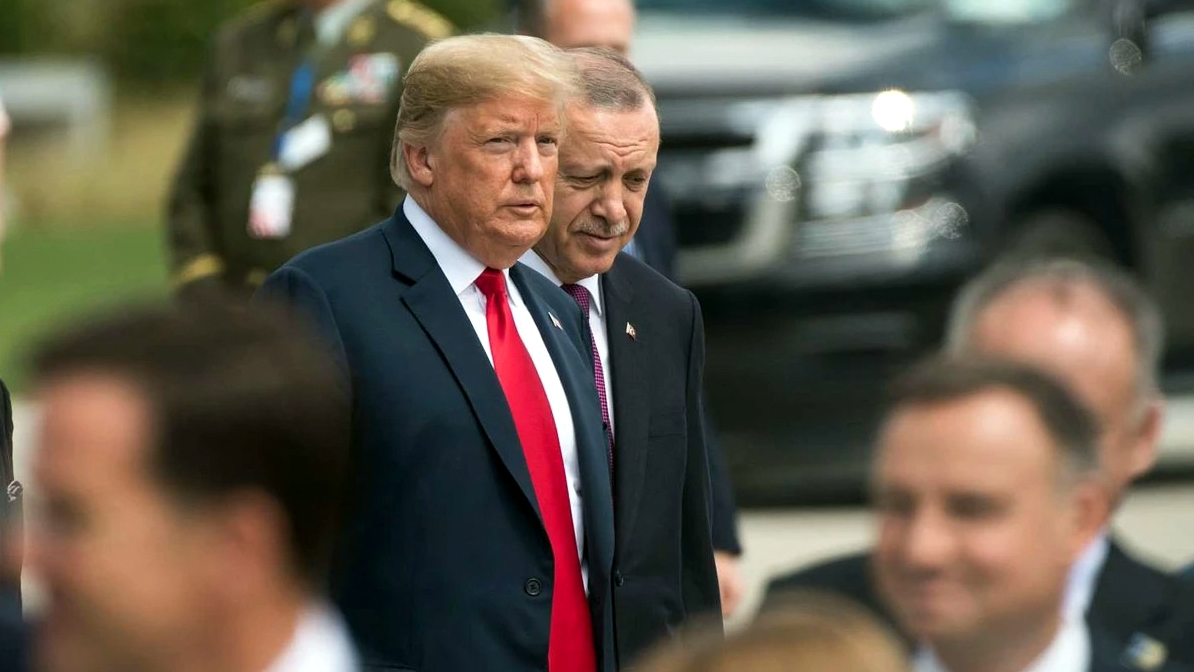 Tổng thống Mỹ Donald Trump cảnh báo Tổng thống Thổ Nhĩ Kỳ Recep Tayyip Erdogan trước quyết định mở chiến dịch quân sự tại Syria - Ảnh: NATO Summit