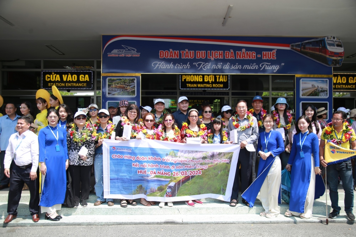 Chương trình du lịch "Chuyến tàu 50 năm: Hành trình kết nối những miền văn hóa". Ảnh: Vietravel