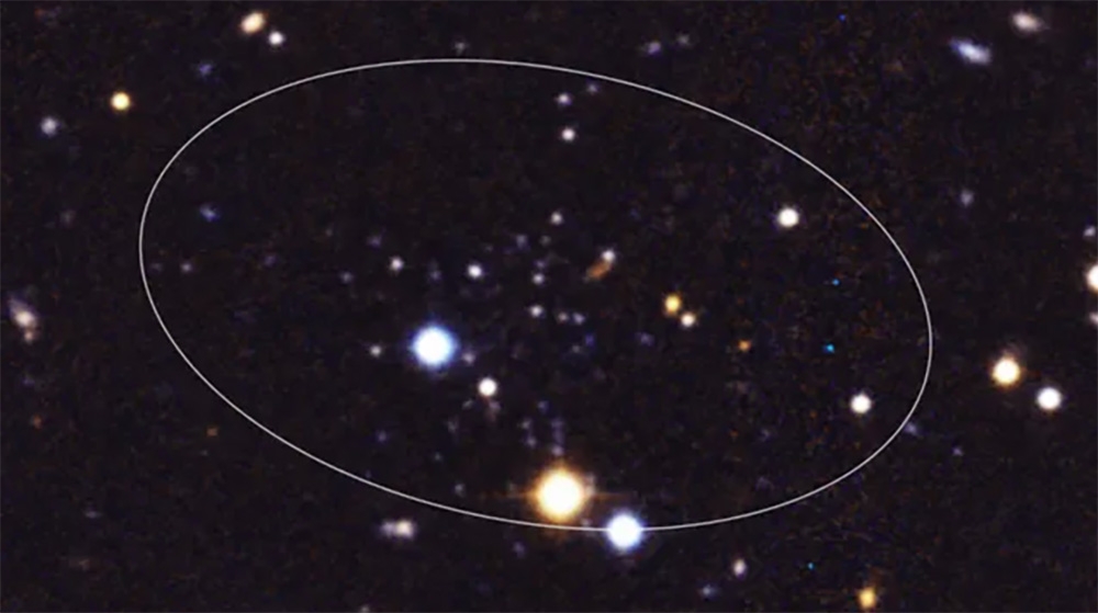 Thiên hà mới được phát hiện, Andromeda XXXV, được nhìn thấy bên trong hình elip màu trắng. Ảnh: CFHT/MegaCam/PAndAS