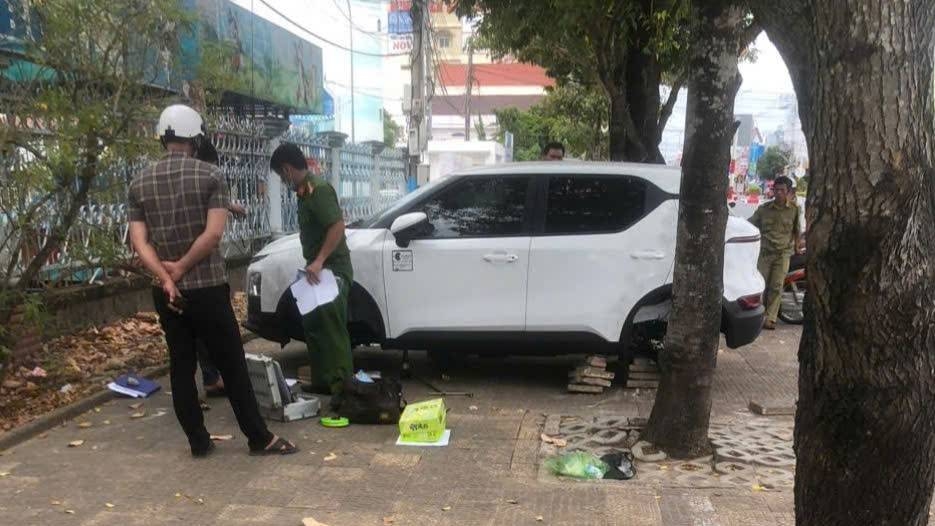 Công an khám nghiệm hiện trường