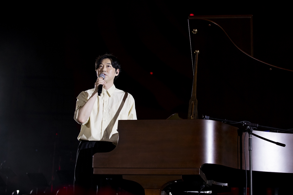 Góp mặt đặc biệt trong "Sketch A Rose" là huyền thoại dương cầm Hàn Quốc Yiruma