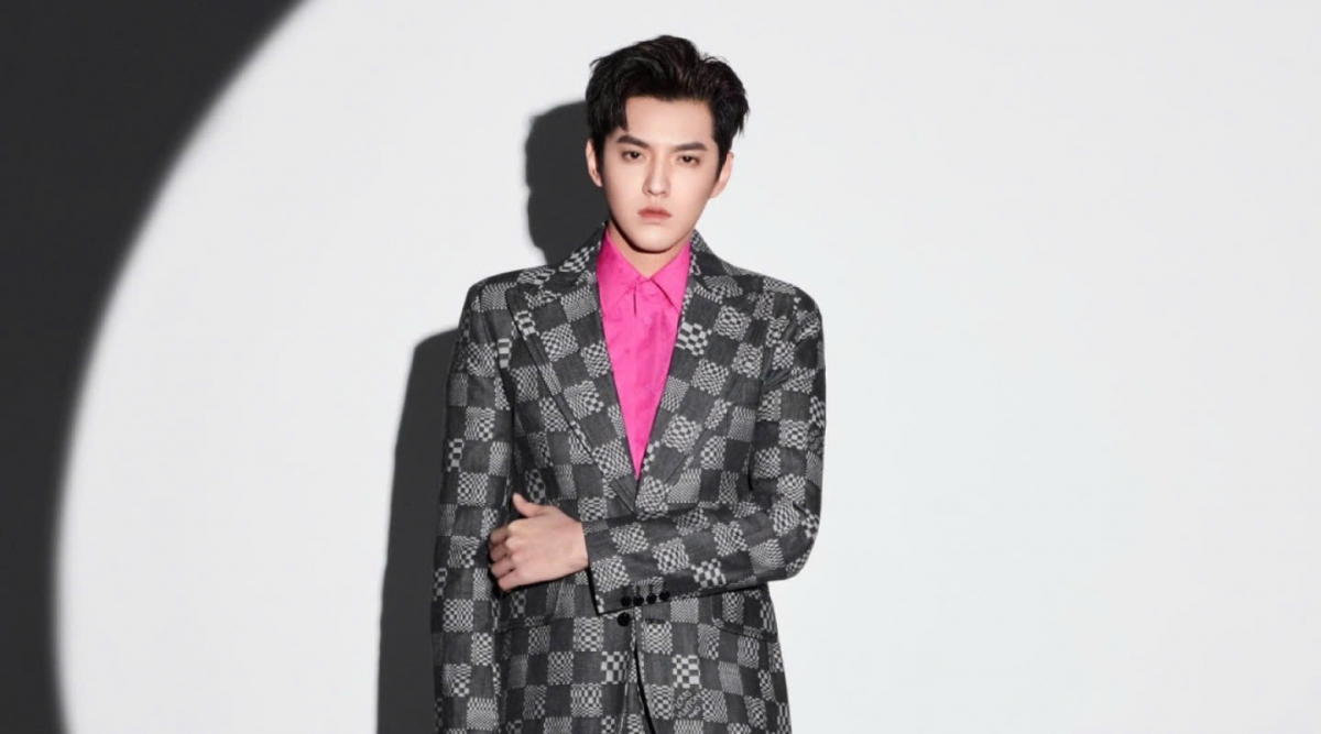 Ngô Diệc Phàm sinh năm 1990, từng là thành viên nhóm nhạc EXO của Hàn, sau đó quay về Trung Quốc phát triển sự nghiệp.