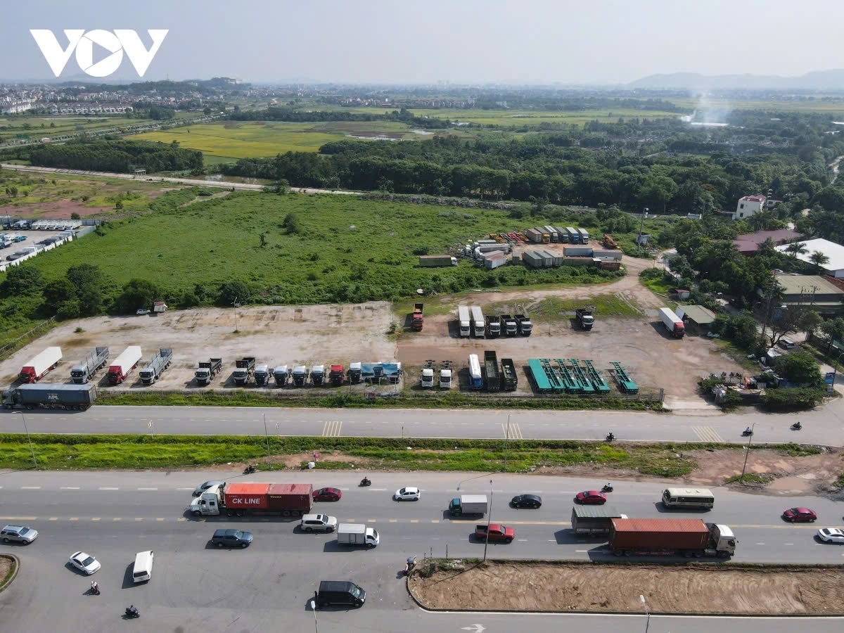 Khu đất vàng án ngữ cửa ngõ của TP Bắc Ninh (Bắc Ninh) từng là bãi tập kết chứa rác tại Đồng Ngo có tổng diện tích rộng khoảng 2,5ha nằm giao giữa Quốc lộ 1A và Quốc lộ 18.