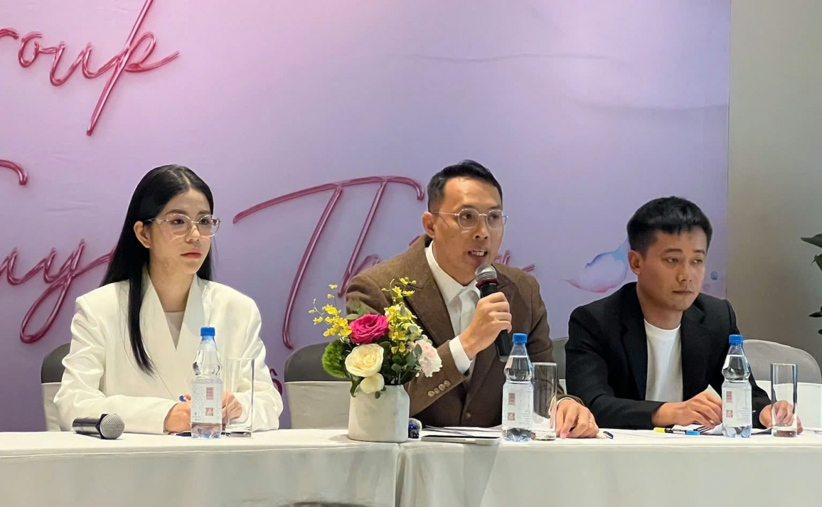 Hằng Du Mục và Quang Linh Vlogs xin lỗi về việc quảng cáo lố sản phẩm. (Ảnh: VTC News)