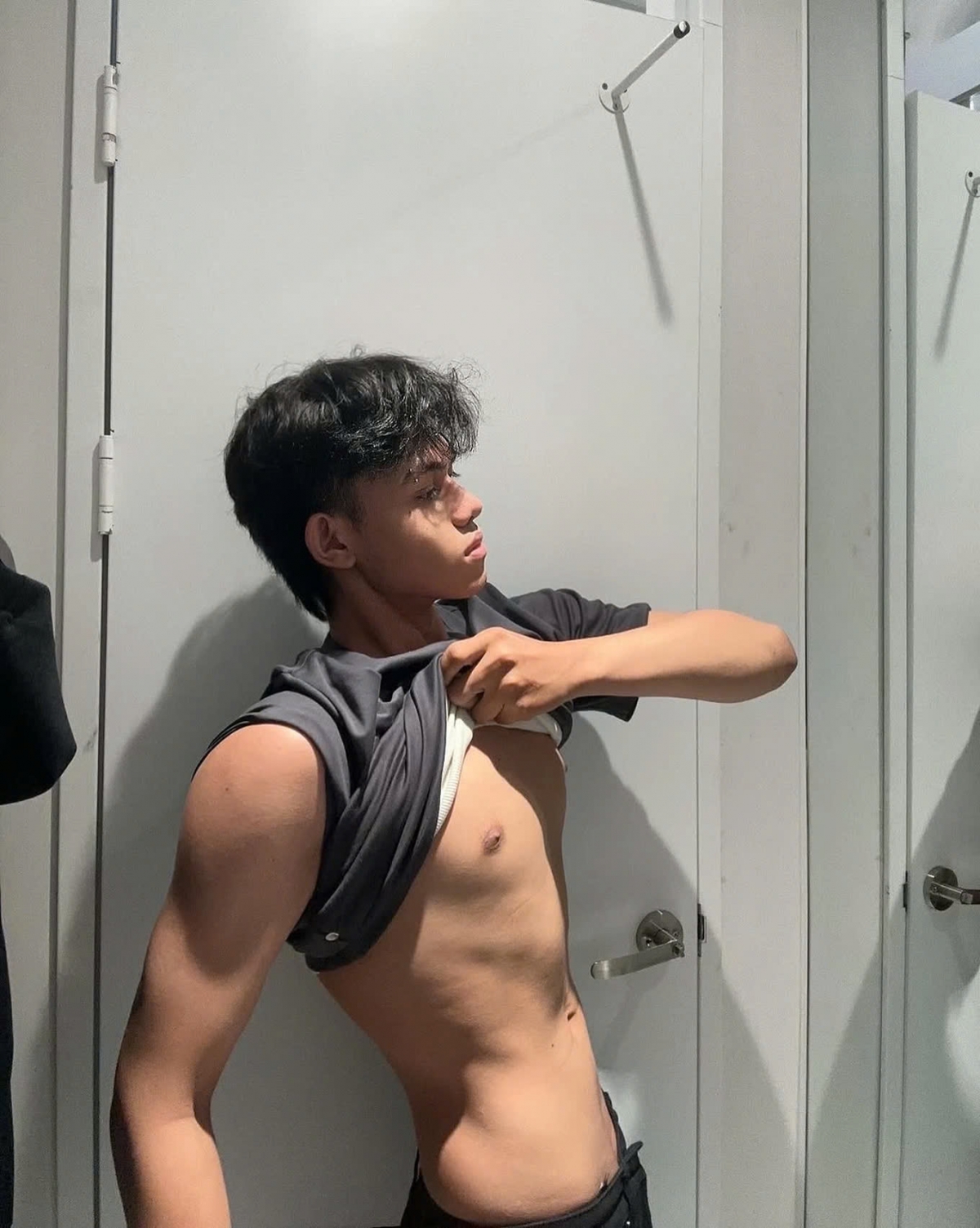  Nawin sở hữu gương mặt nam tính cùng body săn chắc. (Ảnh: Instagram)