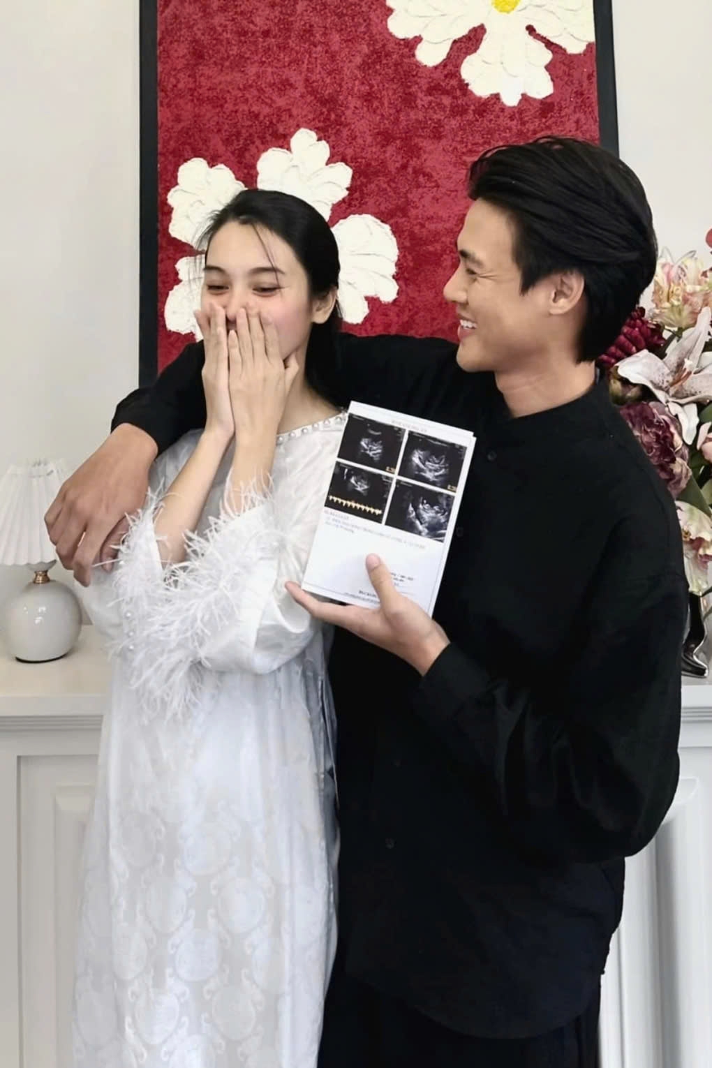 Vào mùng 1 Tết Nguyên đán, Quỳnh Lương thông báo đang mang bầu. Thời gian qua, người đẹp gác công việc, tập trung dưỡng thai. Hiện cô đang mang thai ở tháng thứ tư. Quỳnh Lương nói cô có sức khỏe không tốt nên chủ yếu dành thời gian nghỉ ngơi. Cô không bị ốm nghén nhiều trong lần mang thai thứ hai.