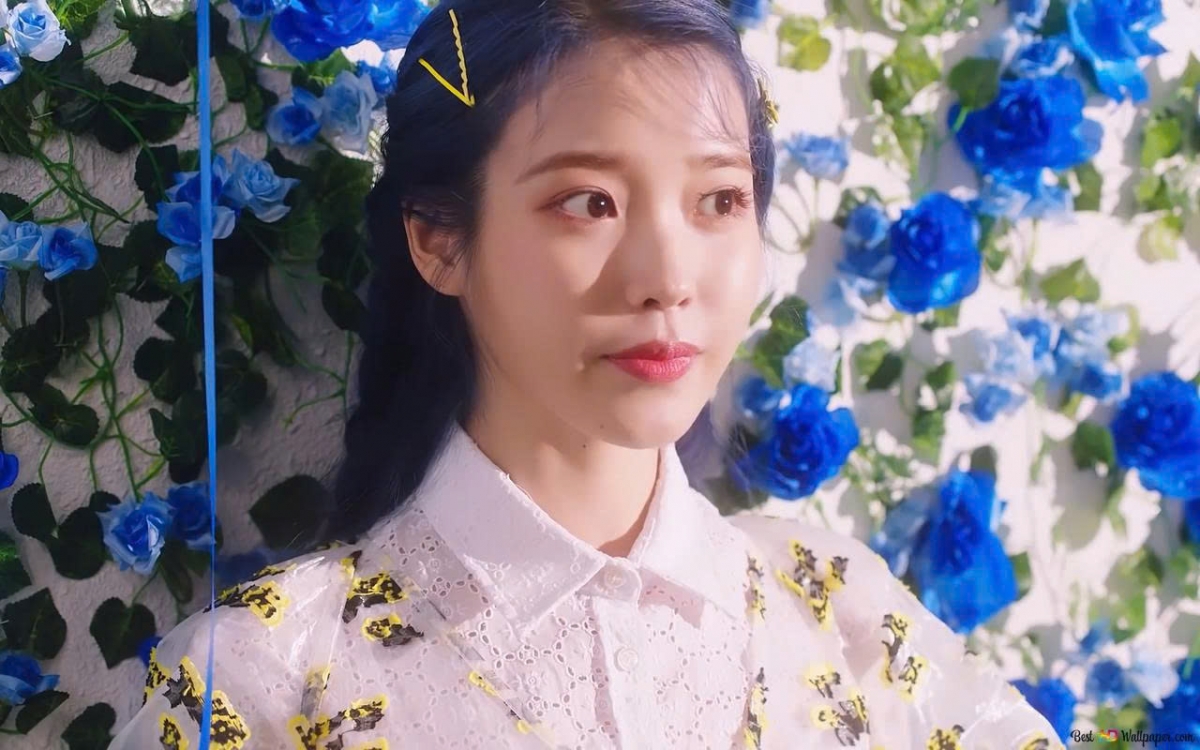 IU công khai hẹn hò tài tử Lee Jong Suk năm 2022. Tuy nhiên, thời gian gần đây, hai người người vướng tin chia tay nhưng cả hai đều giữ im lặng. 
​