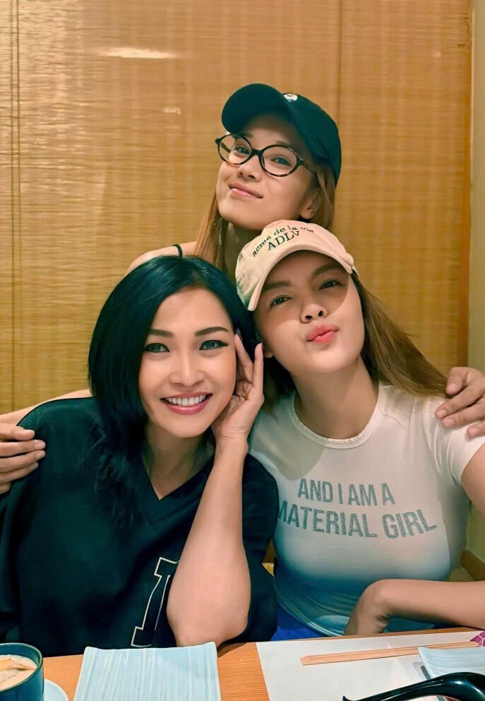 Phương Thanh hội ngộ Hoàng Yến Chibi, Phạm Quỳnh Anh sau chương trình "Chị đẹp đạp gió".(Nguồn: FBNV)