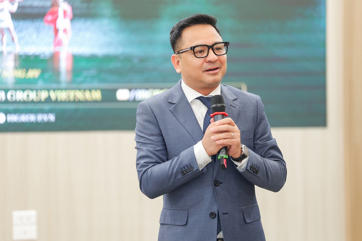 Ông Nguyễn Thùy Dương, Chủ tịch IB Group Việt Nam – Giám đốc sản xuất MV chia sẻ tại họp báo.