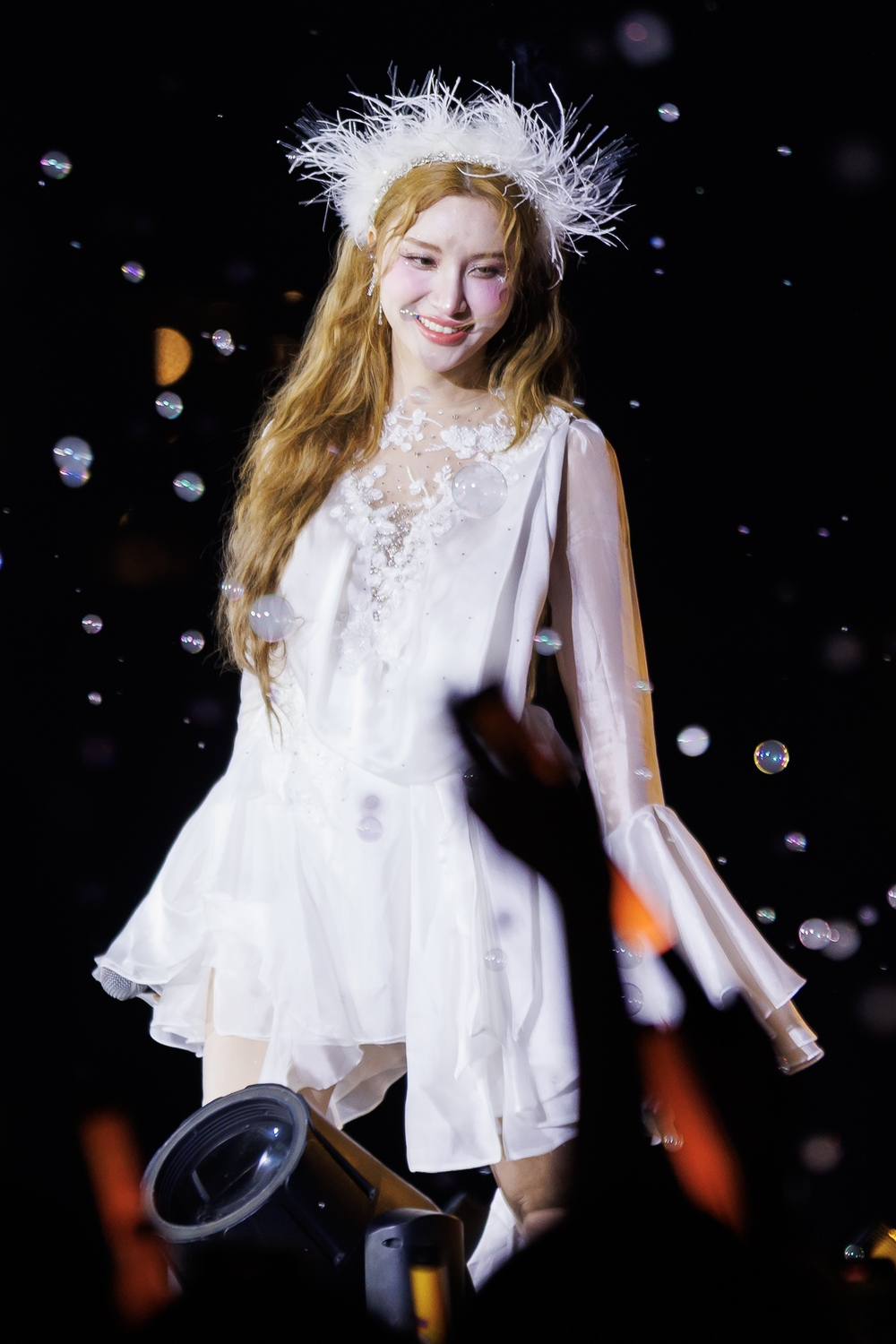 Chị đẹp Hạnh Sino khoe nhan sắc trong trẻo.