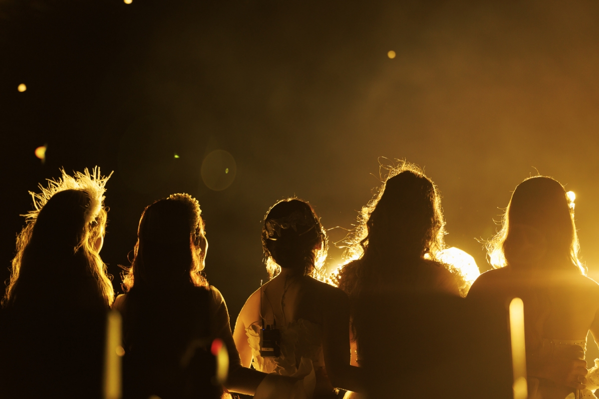 Trong Chương 2: Giao lộ cảm xúc, các Chị đẹp đưa khán giả bước vào thế giới của những câu chuyện tình yêu, tình cảm gia đình, những nỗi niềm của người con xa xứ, hoài niệm thời thơ ấu... Loạt ca khúc được thể hiện là Tình ca, Tôi không còn viết tình ca, Ai cũng có ngày xưa, Lớn rồi còn khóc nhè, Tình bạn diệu kỳ...