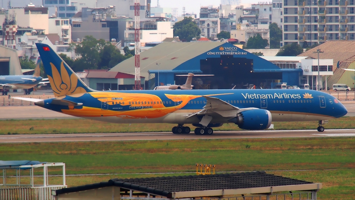 Vietnam Airlines chính thức ra mắt chiếc máy bay Boeing 787-9 Dreamliner mang số hiệu VN-A868 với thiết kế đặc biệt, nổi bật hình ảnh chim Lạc.