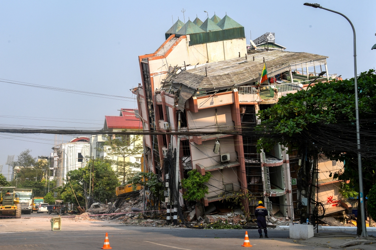 Hậu quả trận động đất kinh hoàng ở Mandalay, Myanmar. Ảnh: Reuters