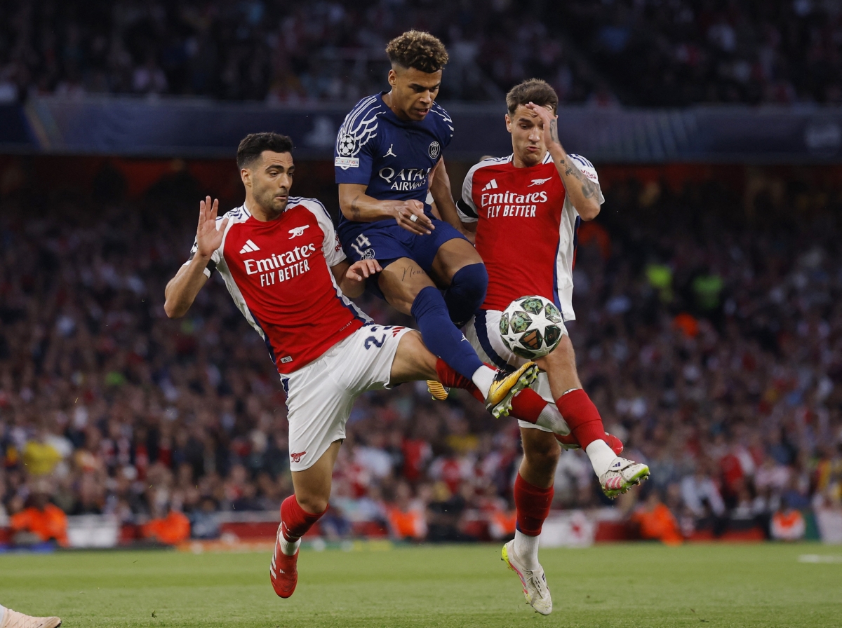 Hai đội thi đấu rất quyết liệt (Ảnh: Reuters).